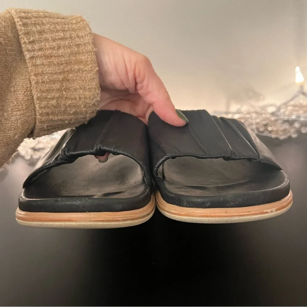 OluKai Pihapiha Black Leather Slides Size 7 - Picture 9 of 10